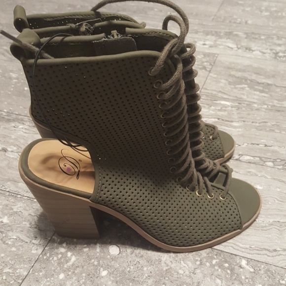 Shoes - Pretty Olive Green Peep Toe Booties